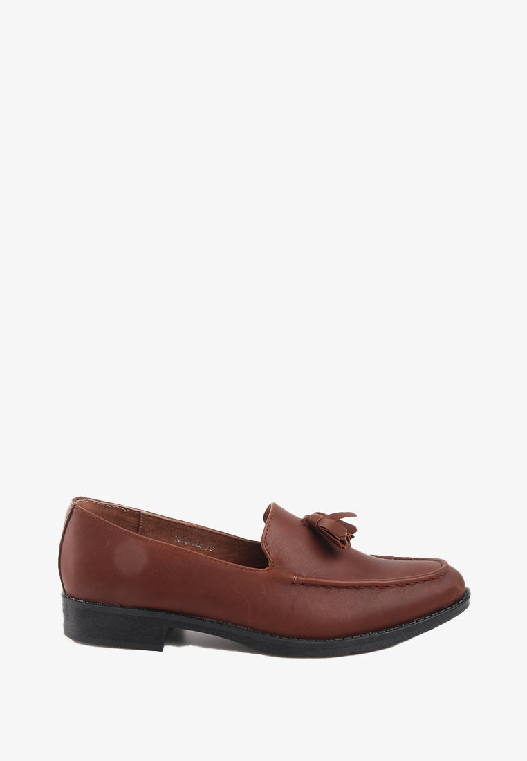 WINCENT GENUINE LEATHER TASSEL LOAFERS
