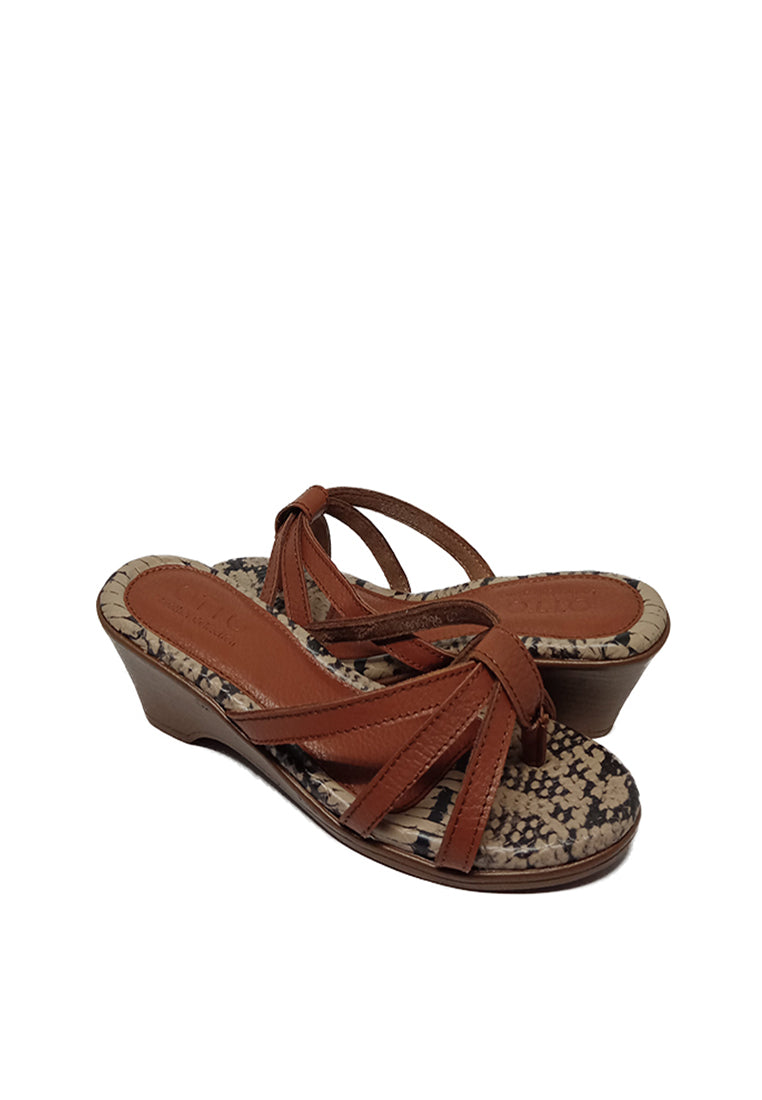 STRAPPY WEDGE SANDALS IN BROWN