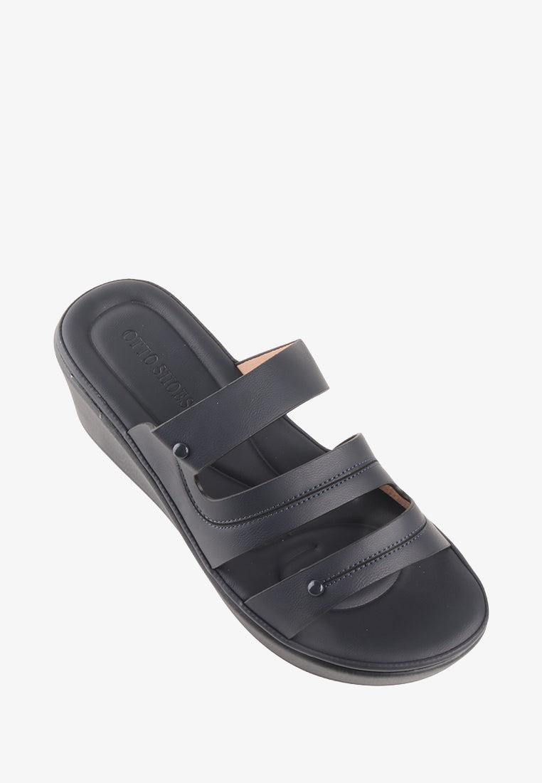 LEONNA TRI STRAP SANDALS