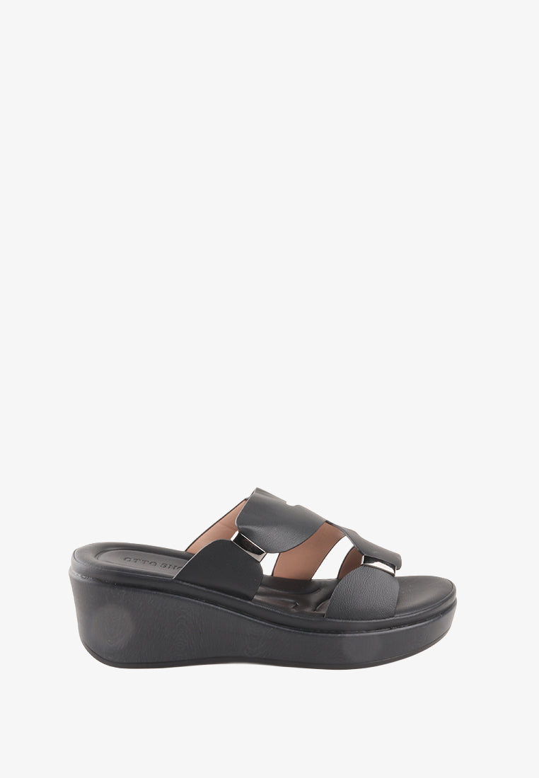 DANA CROSS SLIDE SANDALS