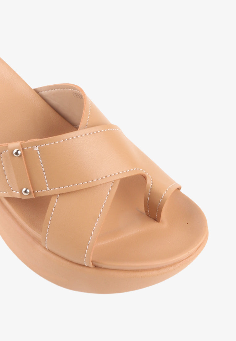 CELESTIA CROSS STRAP TOE RING SANDALS