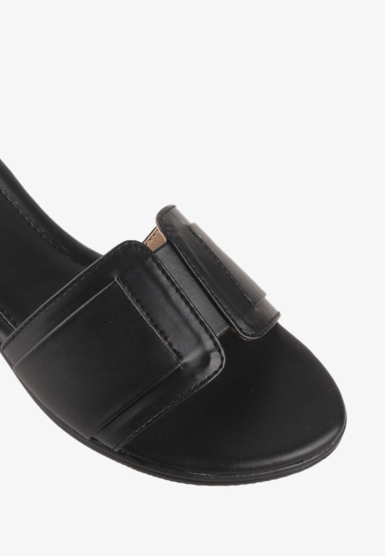 STARLA FLAT SANDALS