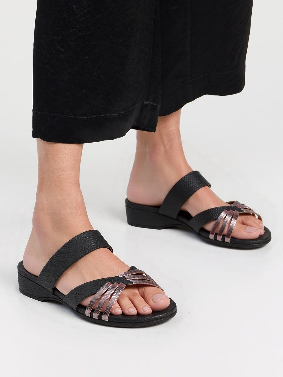 STEFANI CROSS STRAP METALLIC SANDALS