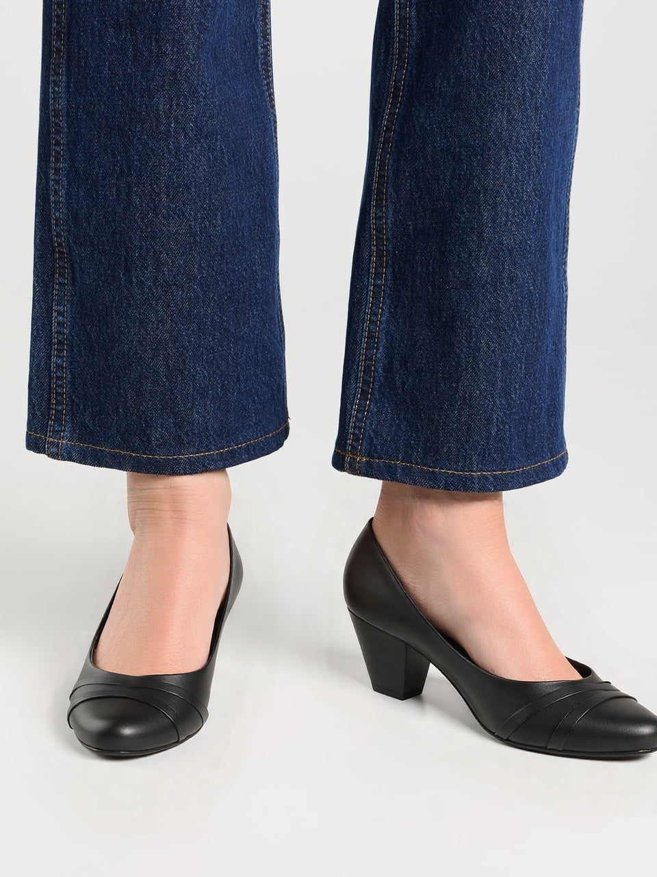 LEANDRA HEELED PUMPS