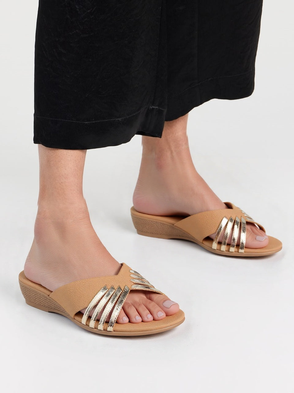 THALLI CROSS STRAP METALLIC SANDALS