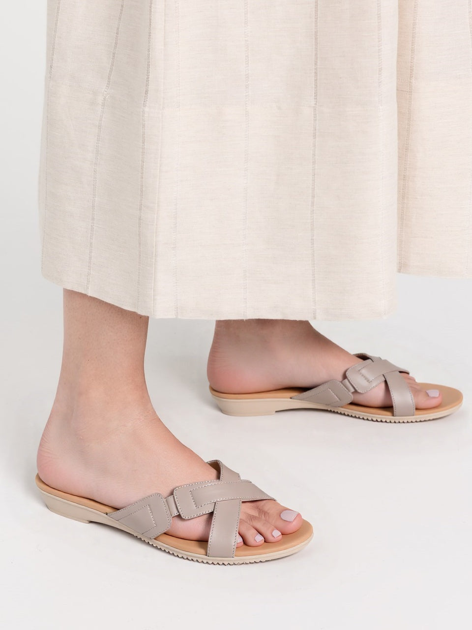 AICEL CROSS STRAP SANDALS