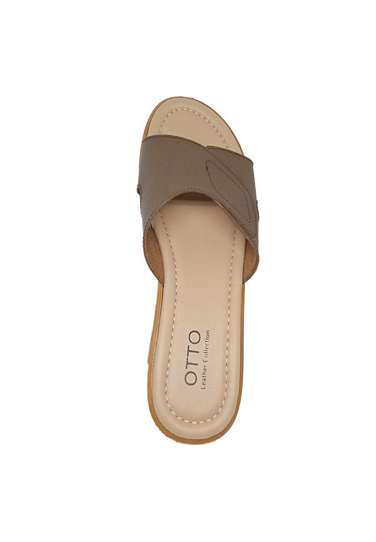 BASIC FLAT SANDALS IN BROWN